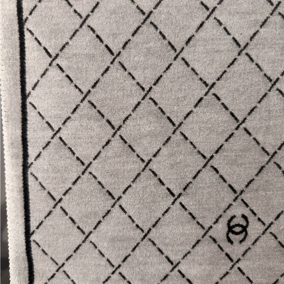 CHANEL Black and Gray Quilted Logo Scarf - Picture 7 of 8
